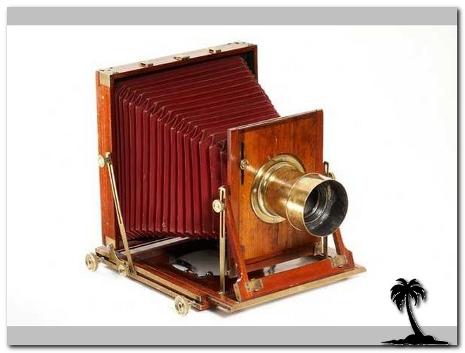 Goldmann-Field Camera 18x24